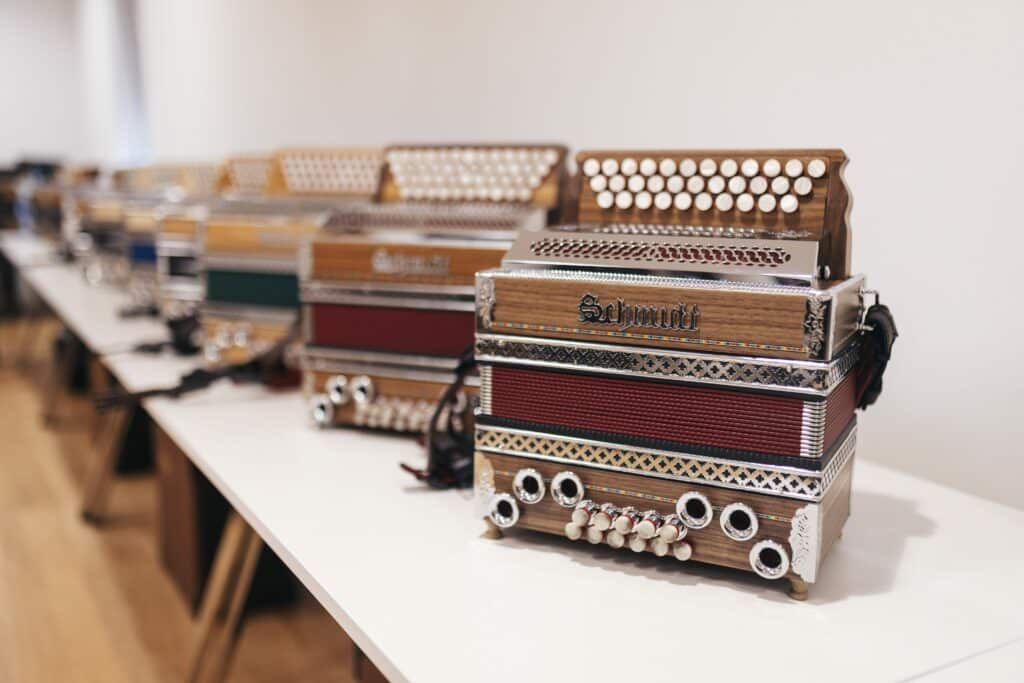 Verschiedene Harmonikas von der Firma Schmidt
